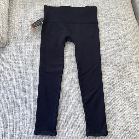 NUX Pants - Nux Mesa Midrise Capri Moderate Compression Leggings